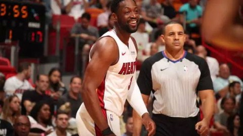 詹姆斯19+13+8准三双＋肯纳德27分生涯新高 湖人主场107-98力克火箭夺开门红