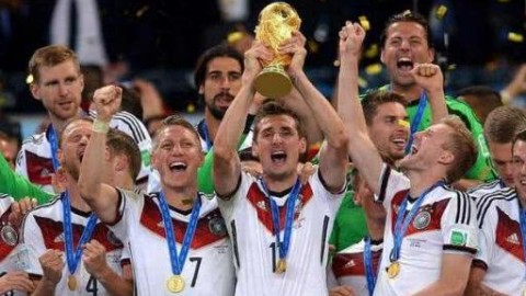 2002年世界杯半决赛：德国1-0韩国，经验足球碾压黑马神话