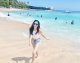 云端天使邂逅蔚蓝：空姐与海边的夏日诗篇