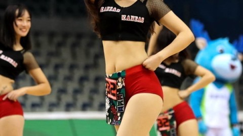 WCBA赛场边最火风景线 新疆女篮宝贝燃爆主场