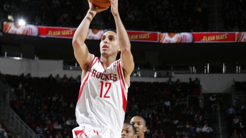 火箭激战黄蜂：洛瑞保罗控卫对决与休城坚韧一战